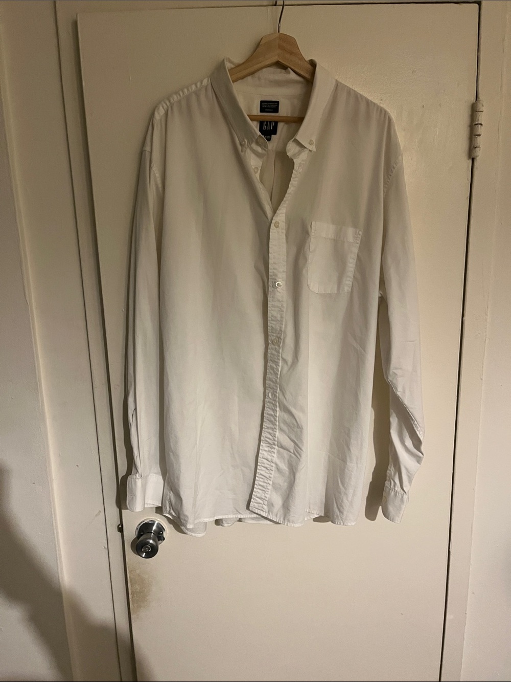 GAP Men’s White Button-Down Oxford Shirt